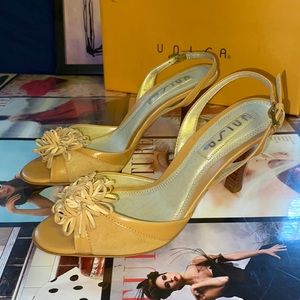 Unuisa vintage camel peep toe 6.5